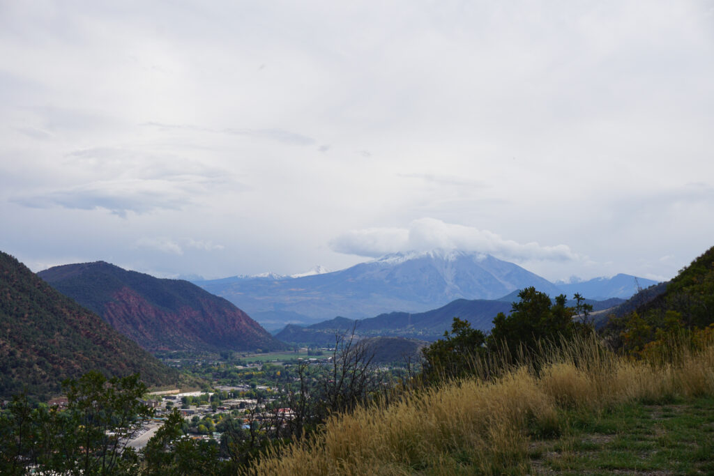 A mountainous landscape overlooking Glenwood Springs