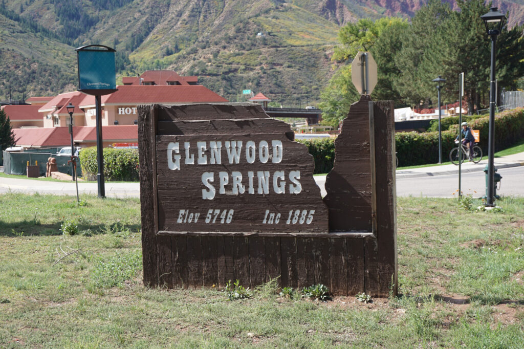 Glenwood Springs sign that gives the elevation and date the town was settled. Elev: 5746. Inc: 1885.